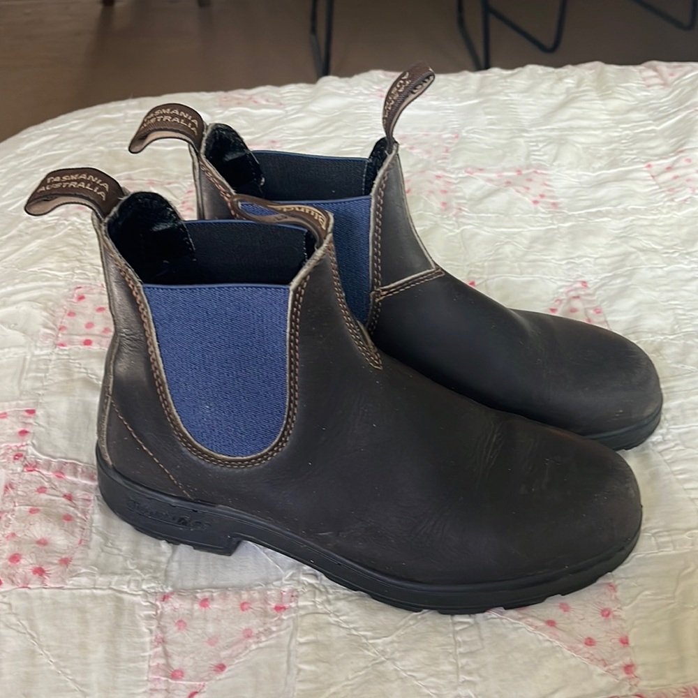 Women’s Blundstone Chelsea boots size 9.5